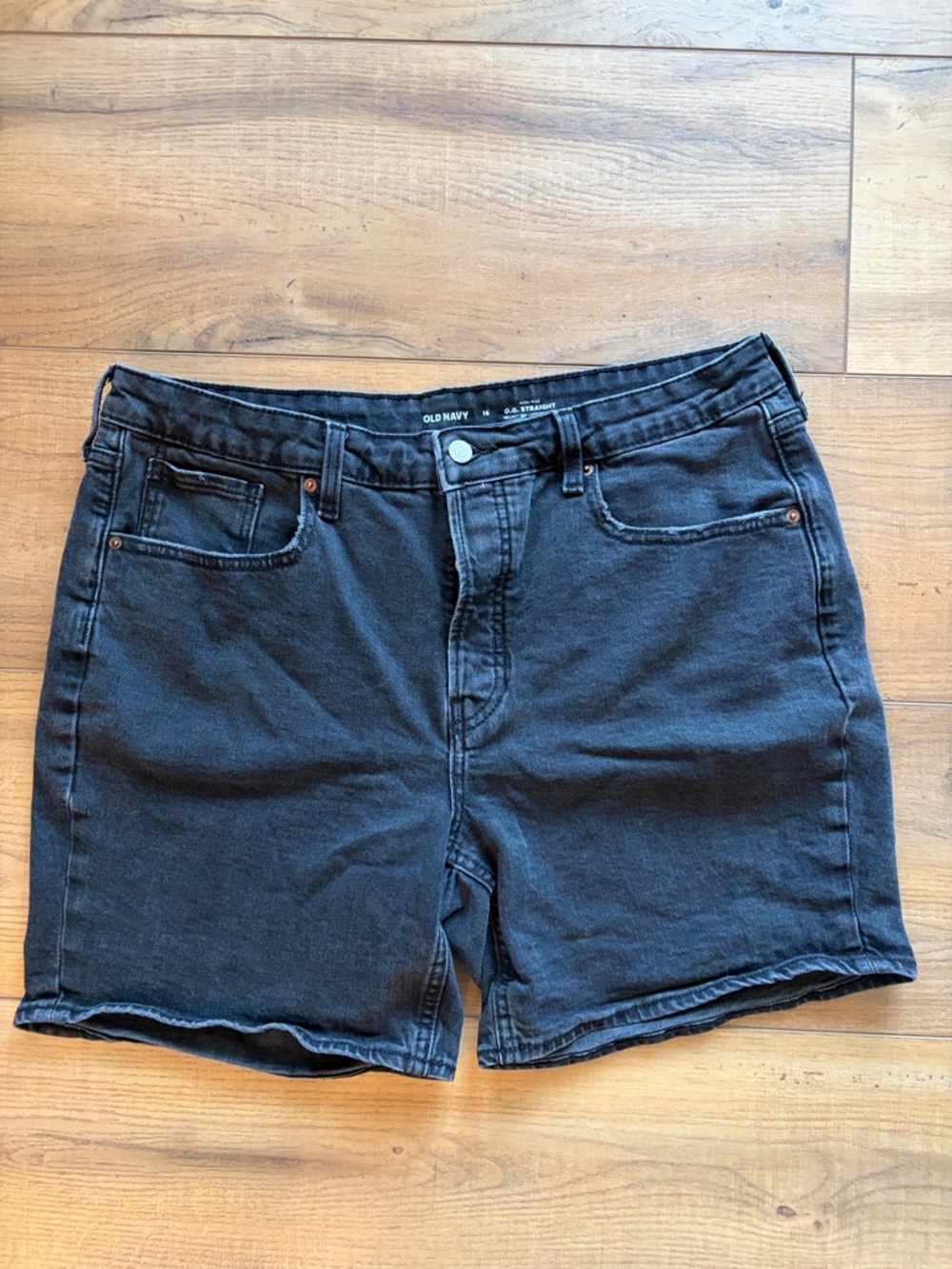 Old Navy High-Rise OG Straight Black Denim Shorts size 16